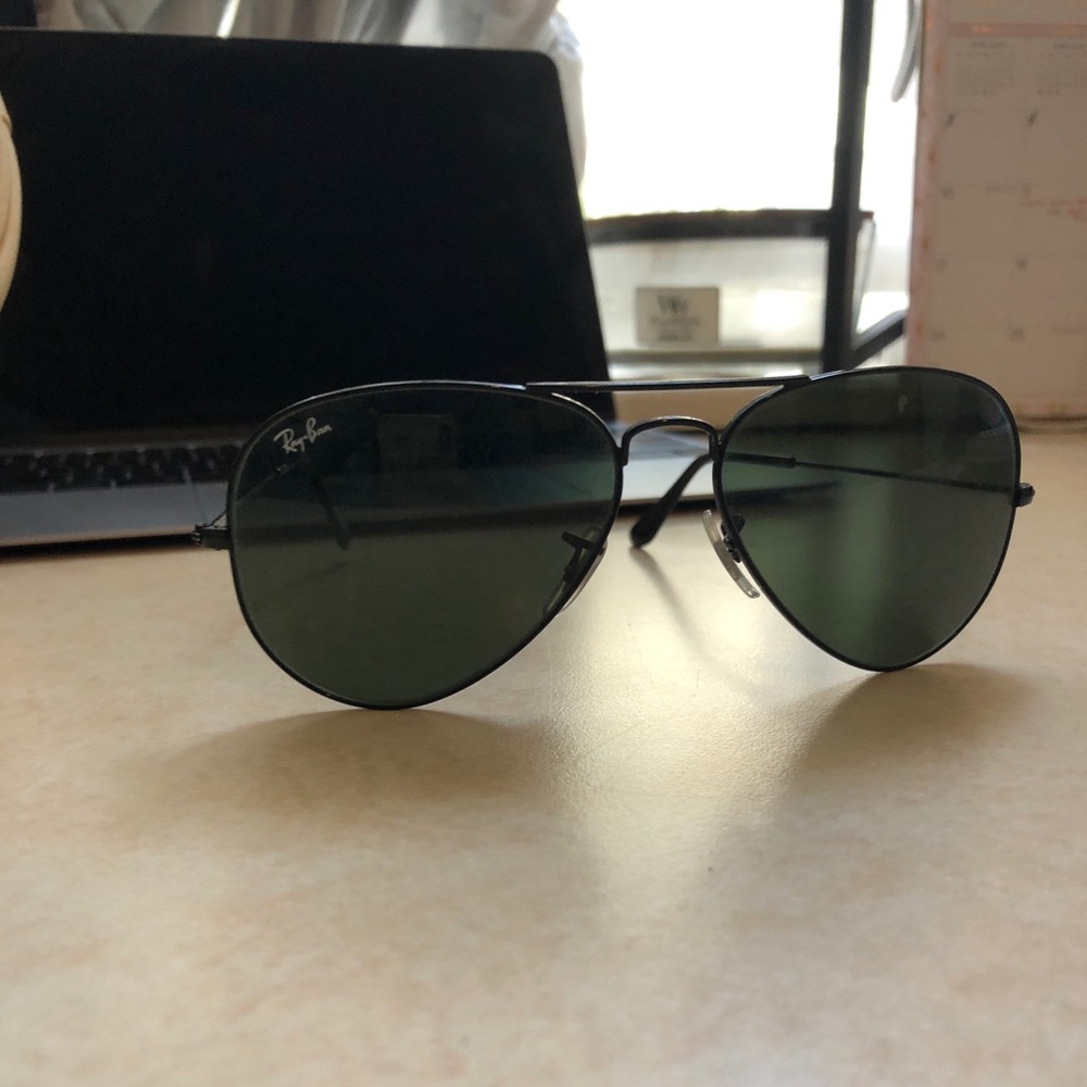 Black aviator Ray Bans